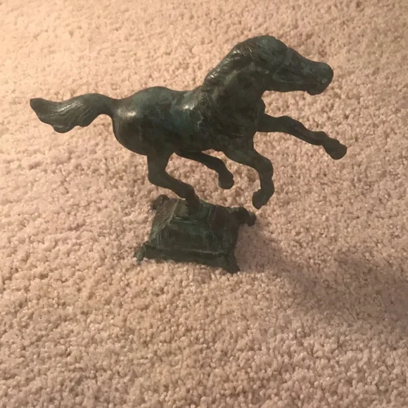 Horse sculpture - Picture 2 of 4